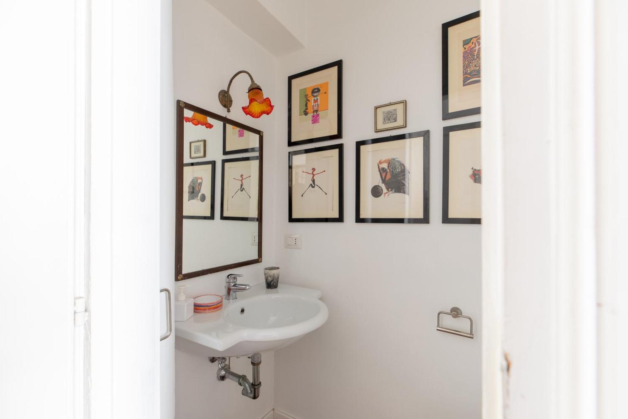 Apartment Iflat Trastevere Bright And Comfy 2 Bedroom